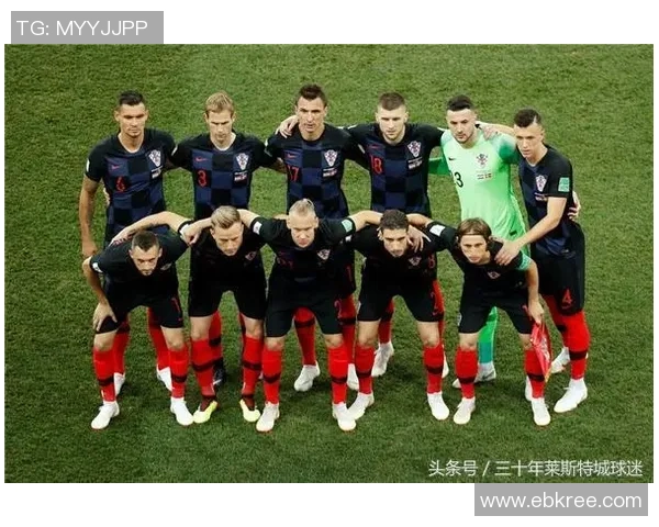 非裔足球明星的辉煌成就与历史地位排名分析与回顾